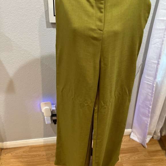 Women’s Suit - Picture 3 of 9